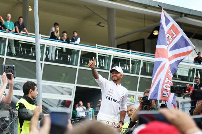 Lewis Hamilton juhlii voittoaan Monzassa 2018. Kuva © 2018 Takayuki Suzuki / Flickr.com