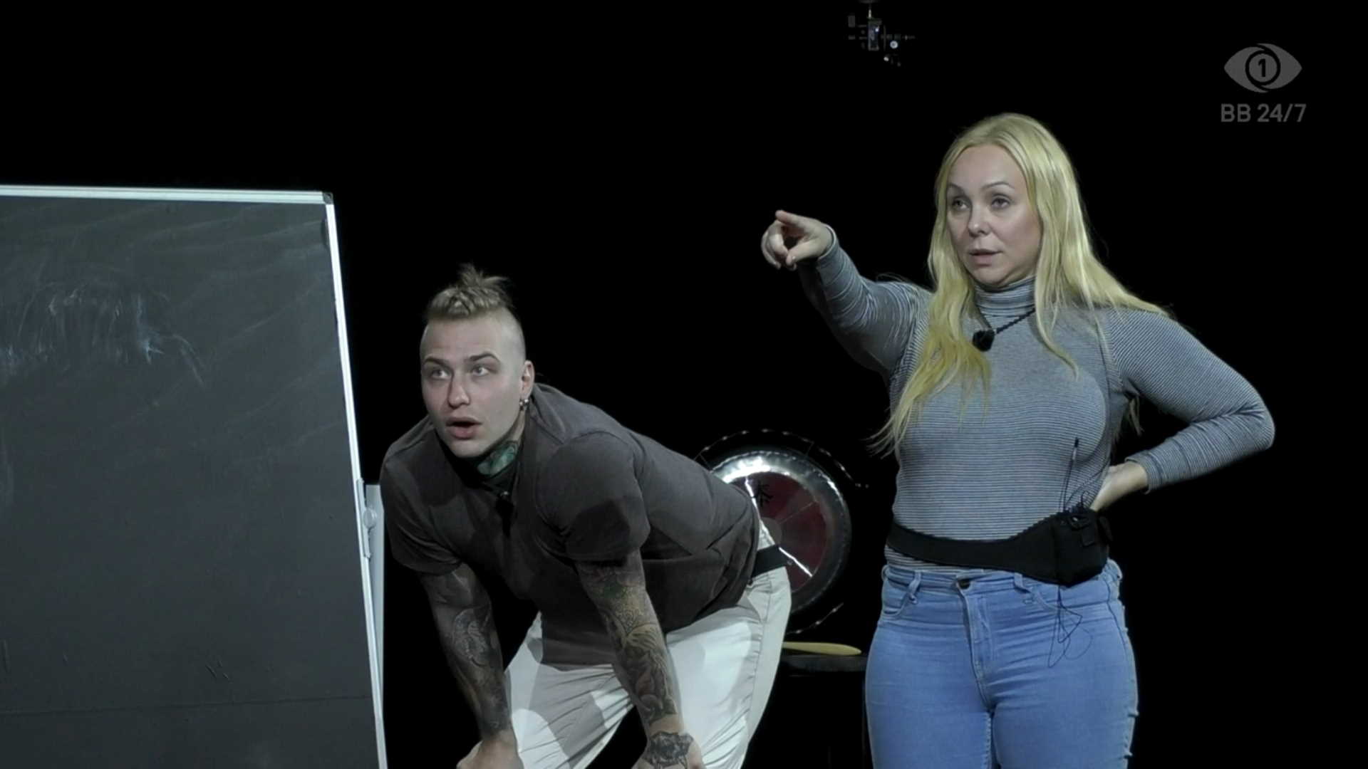 Anssi ja Minna ratkaisemassa pulmaa. Kuva: © Nelonen Media. Anssi ja Minna ratkaisemassa pulmaa. Kuva: © Nelonen Media.