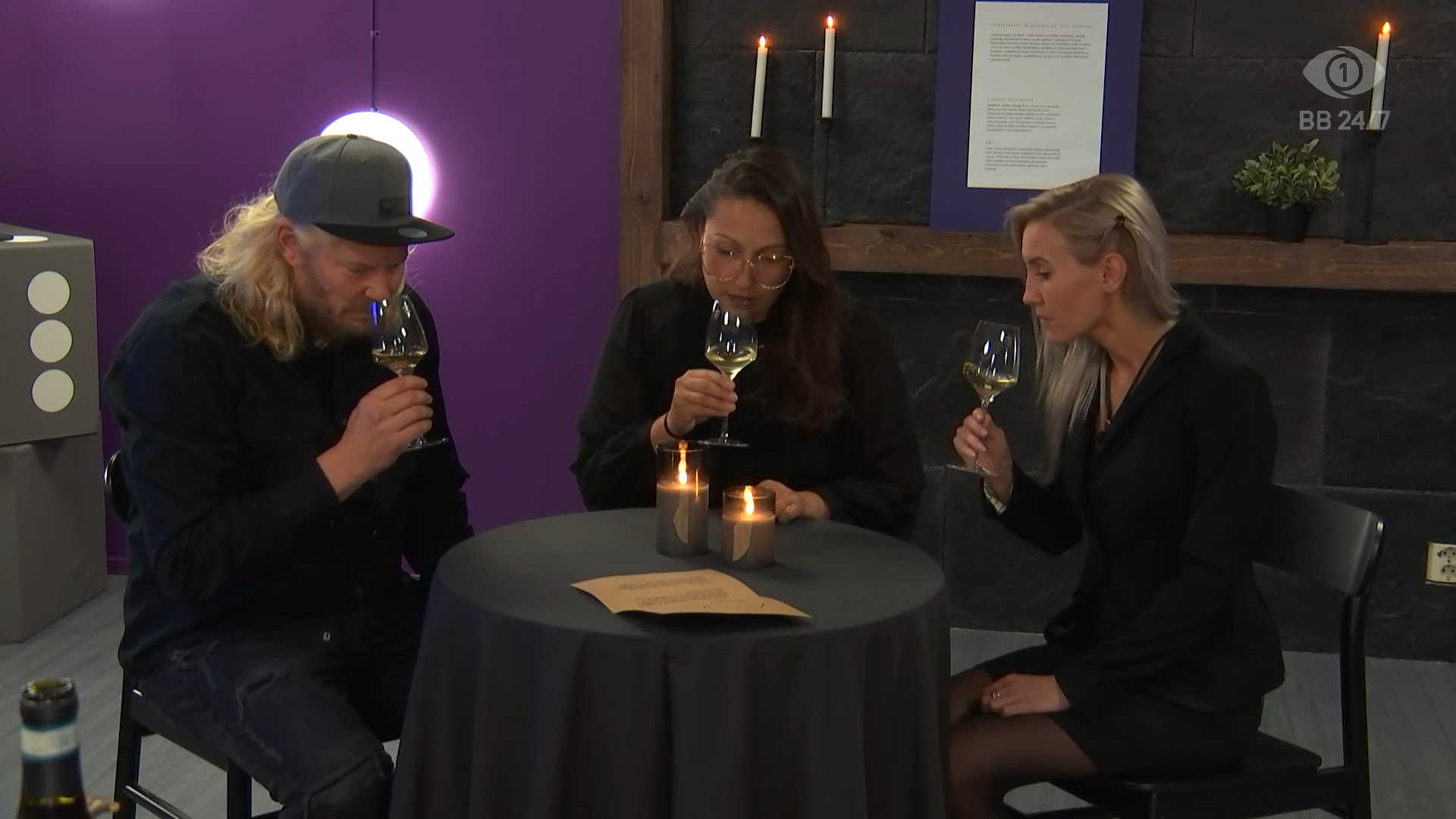 Reeo, Milena ja Milla voittivat päivätehtävästä viininmaistelun. Kuva: © Nelonen Media. Reeo, Milena ja Milla voittivat päivätehtävästä viininmaistelun. Kuva: © Nelonen Media.